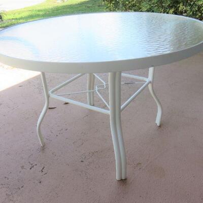 LOT#209G: Round Patio Table