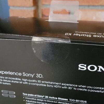 Lot 216: New in Box Sony 3D Set & Extra Glasses