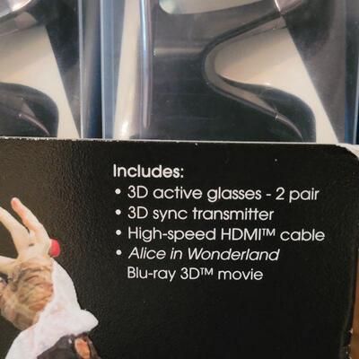 Lot 216: New in Box Sony 3D Set & Extra Glasses