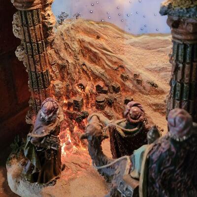 Lot 221: Lighted Nativity 