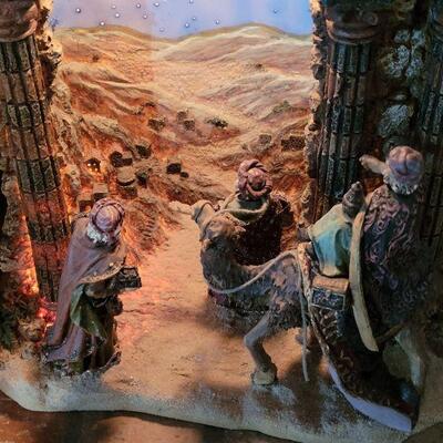 Lot 221: Lighted Nativity 