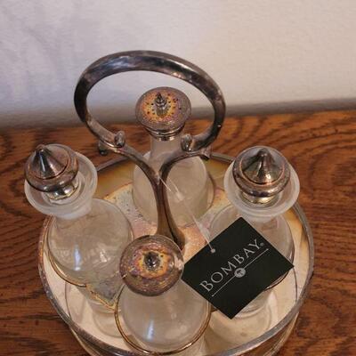 Lot 234: BOMBAY Cruet Set (has a label residue on it, can be cleaned)