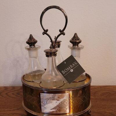 Lot 234: BOMBAY Cruet Set (has a label residue on it, can be cleaned)