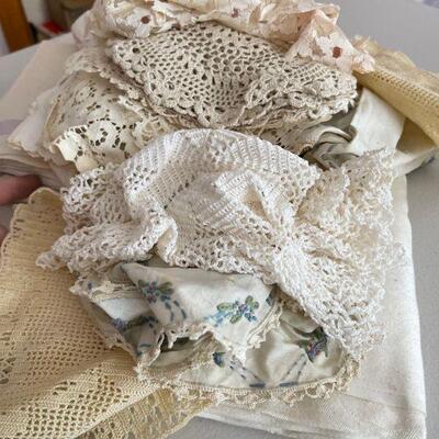 Group of vintage linens 