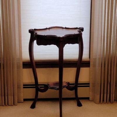 Lot 246: BOMBAY Table 20.5" Ã— 31.5"