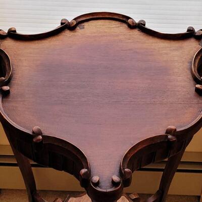 Lot 246: BOMBAY Table 20.5" Ã— 31.5"
