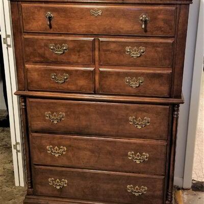 Lot #89  Nice Chest of Drawers - great condition.