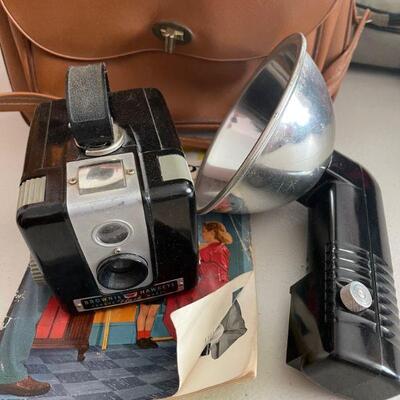 Brownie Hawkeye camera / flash & bag