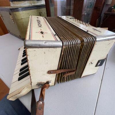 Hohner accordion / squeeze box