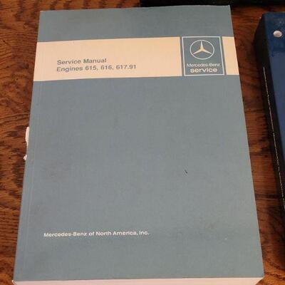 Lot 267: Mercedes-Benz Book Lot