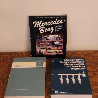 Lot 267: Mercedes-Benz Book Lot