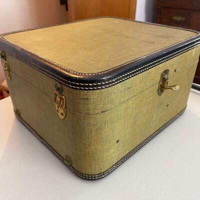 Vintage 1940's case / luggage / accordion case