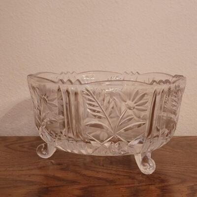 Lot 277: BOMBAY Crystal Footed Bowl