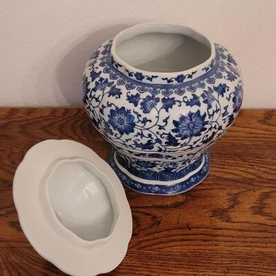 Lot 280: BOMBAY Ceramic Vessel with Lid