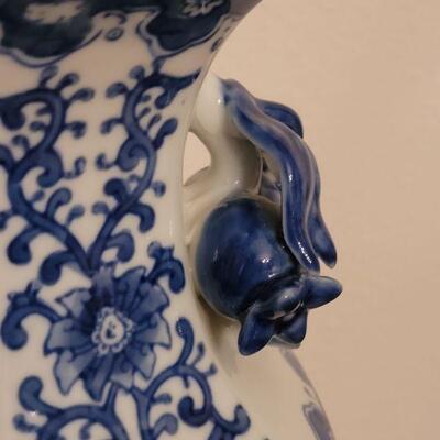 Lot 281: Chinese Vase on a BOMBAY Wood Stand