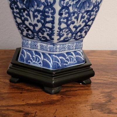 Lot 281: Chinese Vase on a BOMBAY Wood Stand