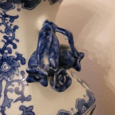 Lot 281: Chinese Vase on a BOMBAY Wood Stand