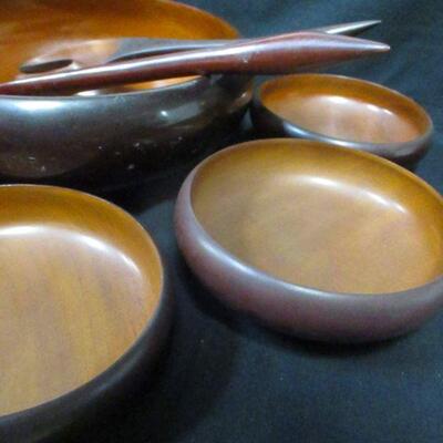 Lot 43 - Berk Craft Genuine Mahogany Handmade Salad Bowl Set