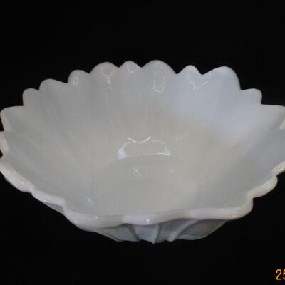 Lot 8 - Indiana Glass Lily Pons Milk Glass Bowl