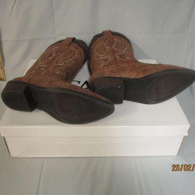 Lot 28 - Cato Western Style Boots