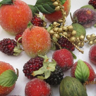 Lot 38 - Sparkly Fruit Assortment