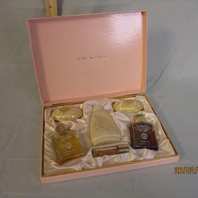 Lot 41 - Mary Chess Tapestry Toiletry Set