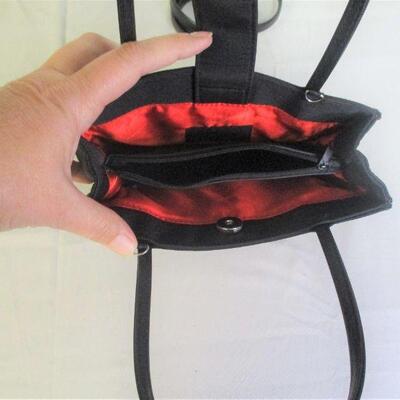 Lot 45 - Tianni Christmas Purse