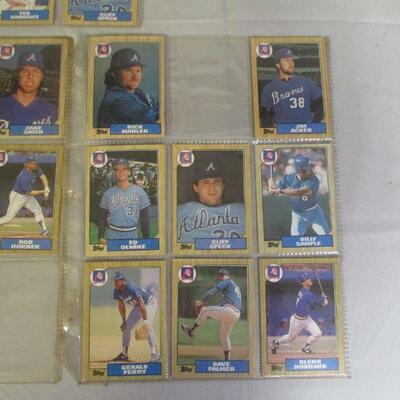 Lot 81 - 1987 Topps Baseball Cards - Atlanta Braves