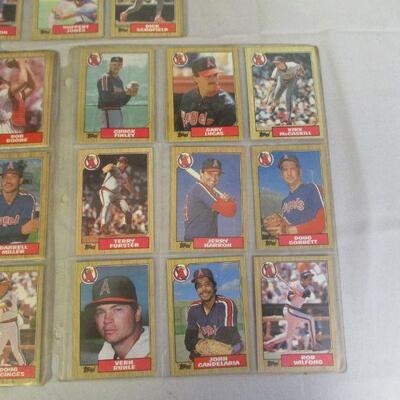 Lot 82 - 1987 Topps Baseball Cards California Angels