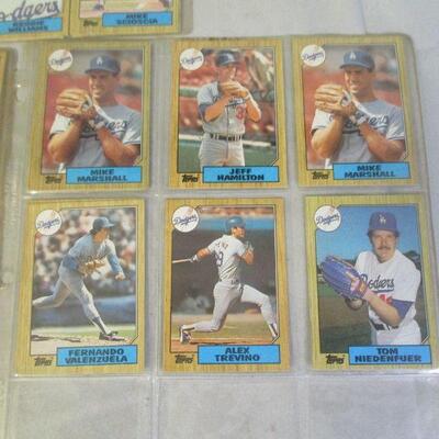 Lot 84 - 1987 Topps Baseball Cards Los Angeles Dodgers