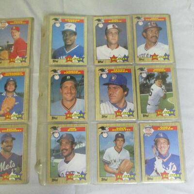 Lot 79 - 1987 NL and AL Leaders Topps Baseball Cards