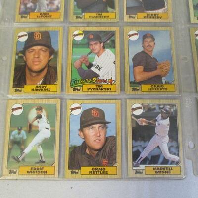 Lot 86 - 1987 Topps Baseball Cards San Diego Padres