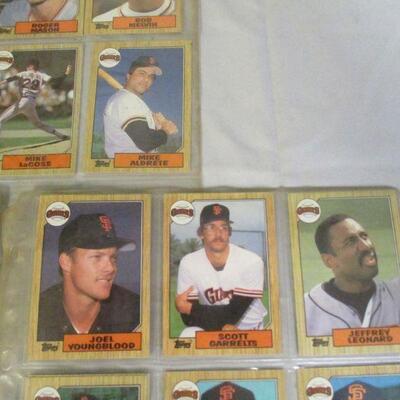 Lot 80 - 1987 Topps Baseball Cards San Francisco Giants