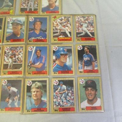 Lot 93 - 1987 Topps Baseball Cards Texas Rangers