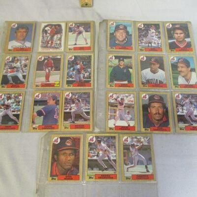 Lot 96 - 1987 Topps Baseball Cards Cleveland Indians