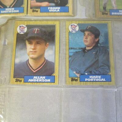 Lot 98 - 1987 Topps Baseball Cards Minnesota Twins
