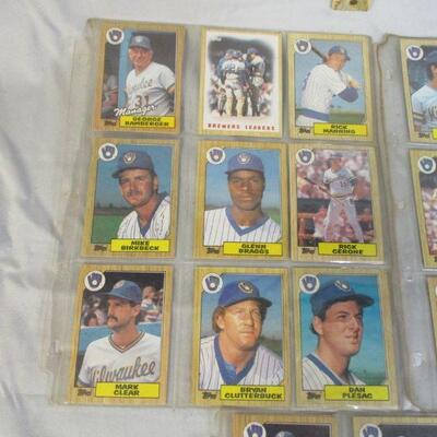 Lot 99 - 1987 Topps Baseball Cards Milwaukee Brewers