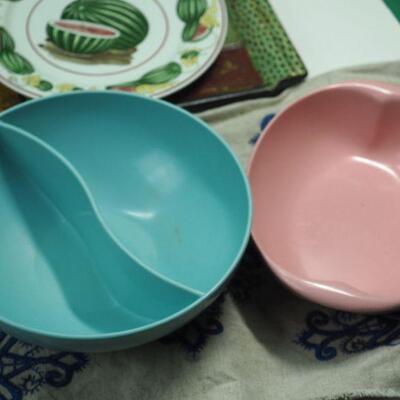 Lot 15 Ceramic and Melmac collectibles