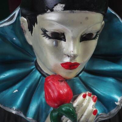 Lot 18 Alabaster Animals and chalkware clown