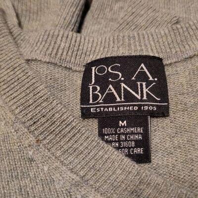 Lot 314: (2) JOS. A. BANK Pre Owned Size Medium CASHMERE Sweaters 