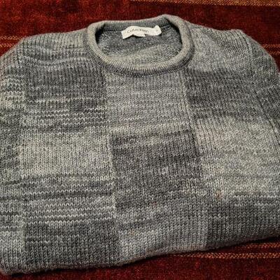 Lot 317: Vintage CALVIN KLEIN Size Medium Heavy Sweater 