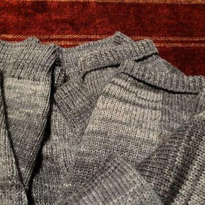 Lot 317: Vintage CALVIN KLEIN Size Medium Heavy Sweater 