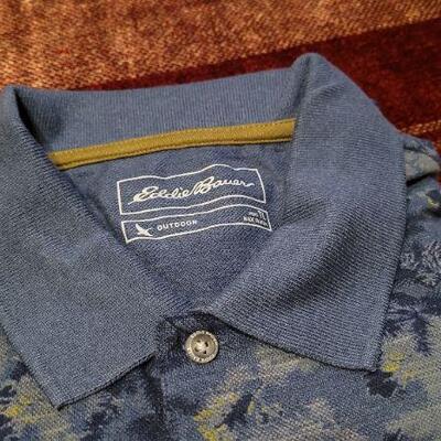 Lot 322: (2) New w/ Tags Size Large Short Sleeve Shirts 