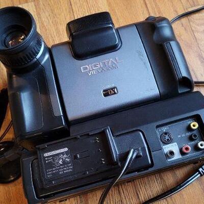 Lot 326: Vintage SHARP Digital ViewCam w/ Charger TESTED A+ (Comes with 2 NEW DVC Cassettes)