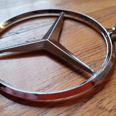 Lot 332: Vintage 1980's Mercedes Benz Sedan Hood Ornament 