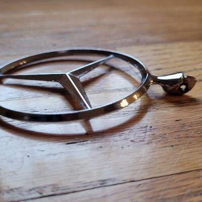 Lot 332: Vintage 1980's Mercedes Benz Sedan Hood Ornament 