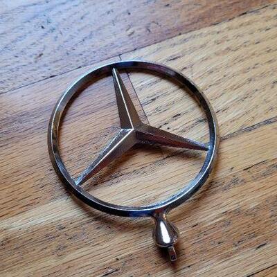 Lot 332: Vintage 1980's Mercedes Benz Sedan Hood Ornament 