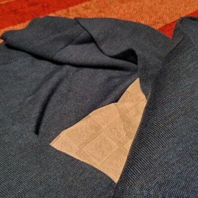 Lot 349: New w/ Tags Jos. A. BANK Fine Merino WOOL Swewter