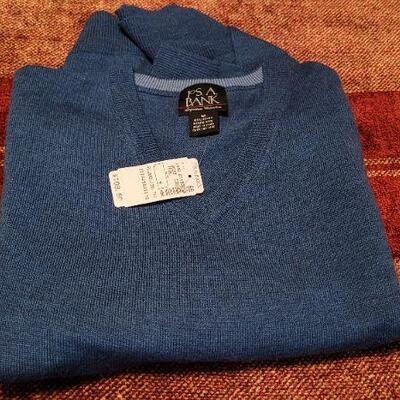 Lot 349: New w/ Tags Jos. A. BANK Fine Merino WOOL Swewter