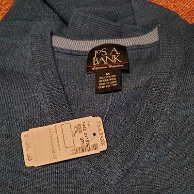 Lot 349: New w/ Tags Jos. A. BANK Fine Merino WOOL Swewter
